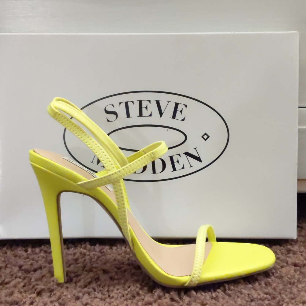 Steve Madden Neon Yellow  Heels size 8
